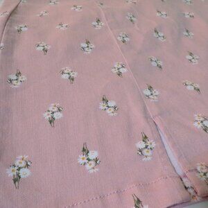 Aeropostale pink mini-skirt sprinkled with little daisies Size L